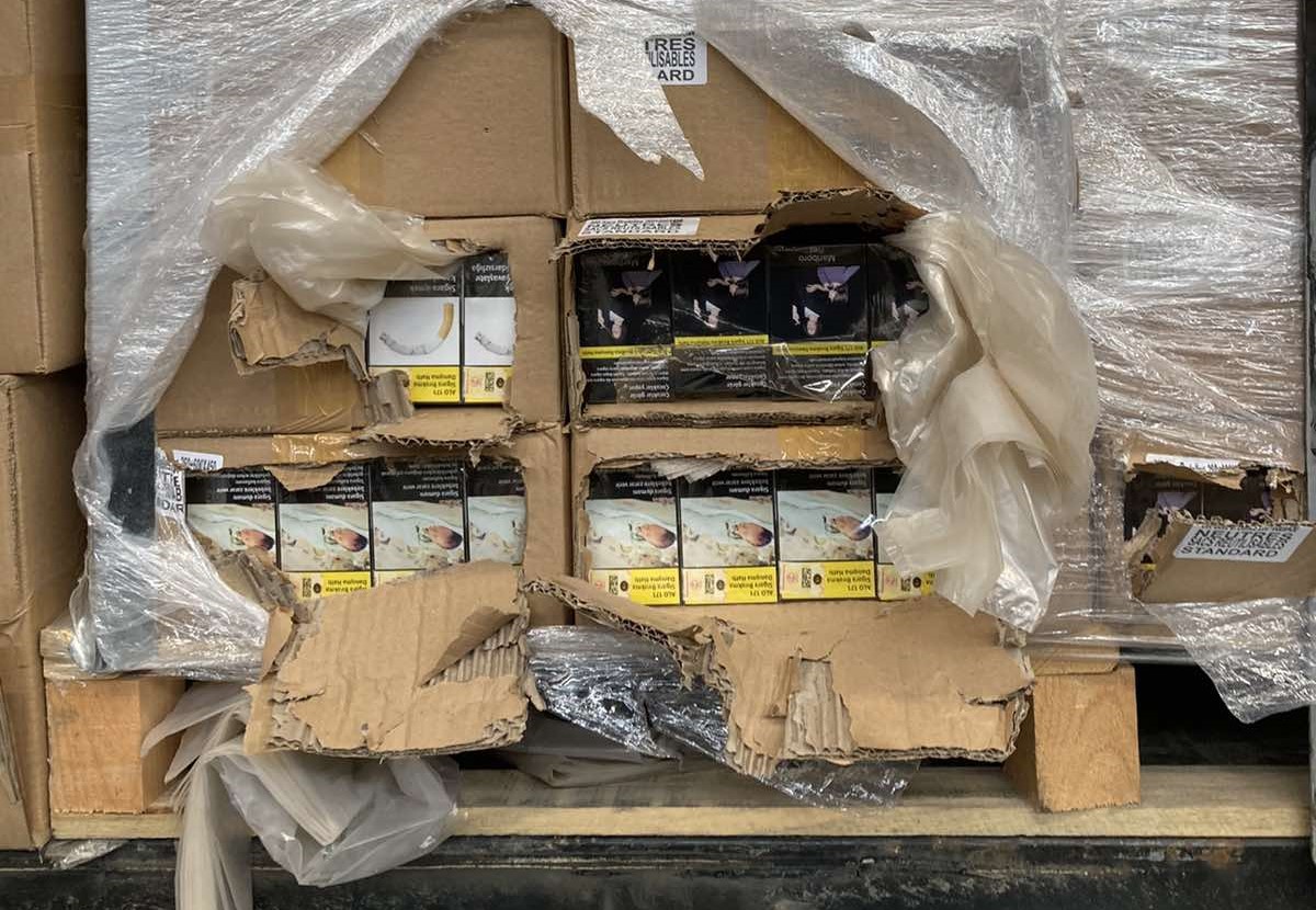 Задържаха 76 800 къса контрабандни цигари на "Капитан Андреево" (СНИМКИ)