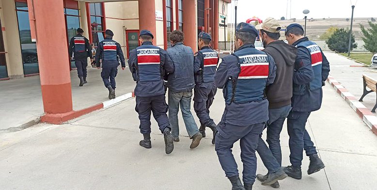 Задържаните за убития полицай 4 дни дебнели мигранти