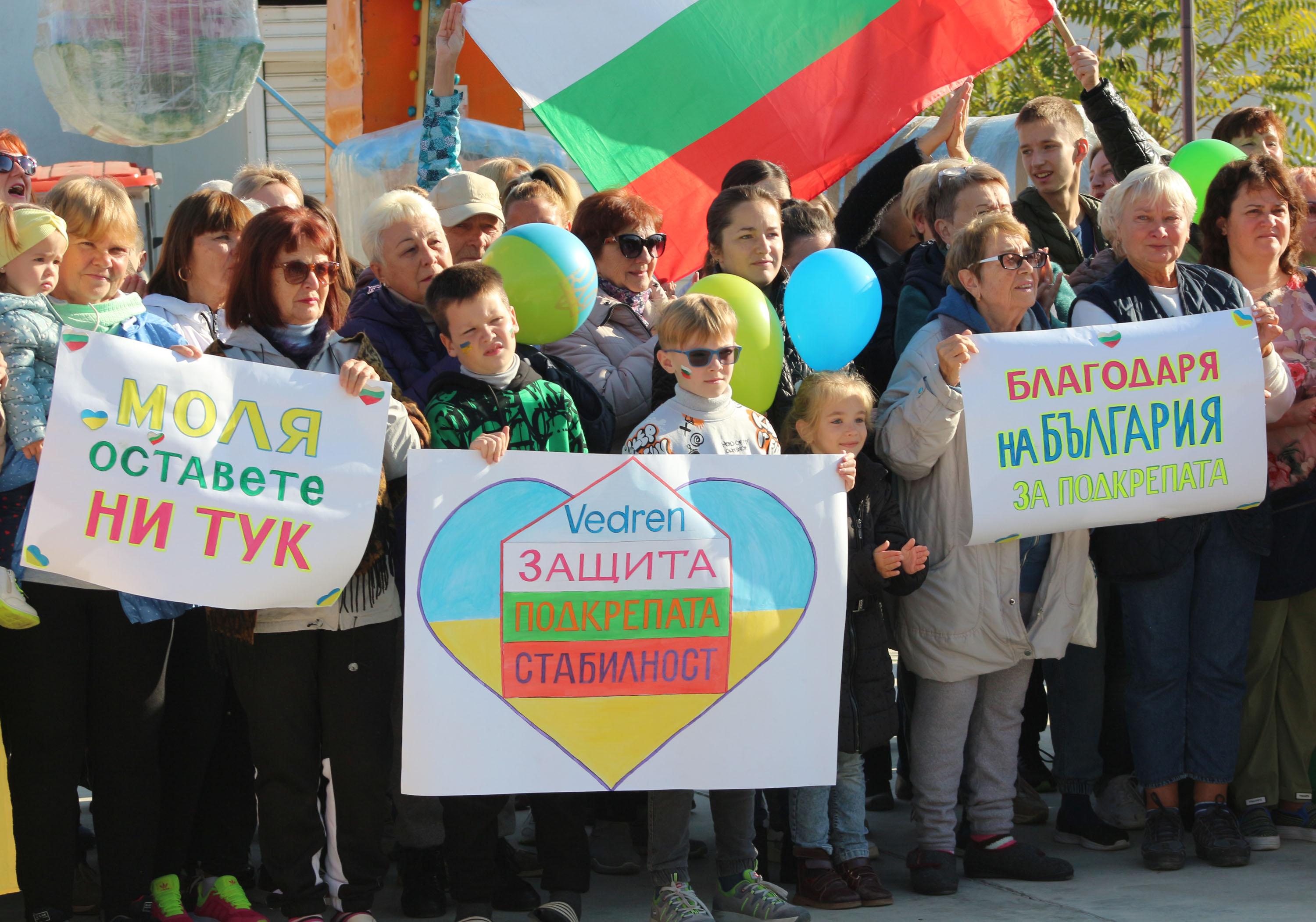 Украински бежанци в Кранево на протест против преместването им в държавни бази (СНИМКИ)