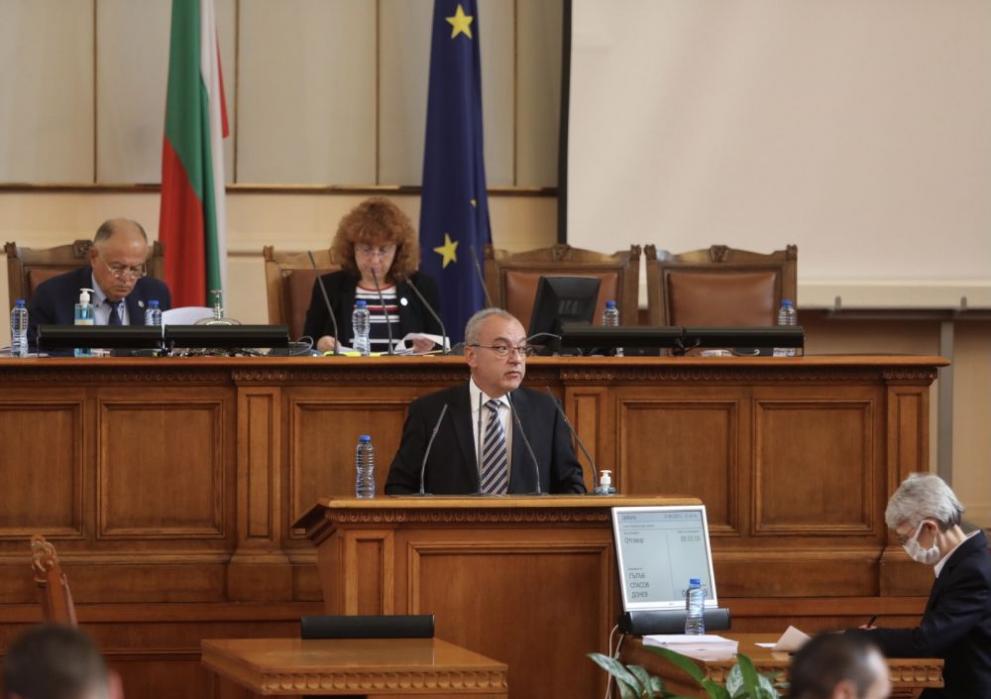 Донев на парламентарен контрол: Отговаря за доходи, горива и цените на енергията