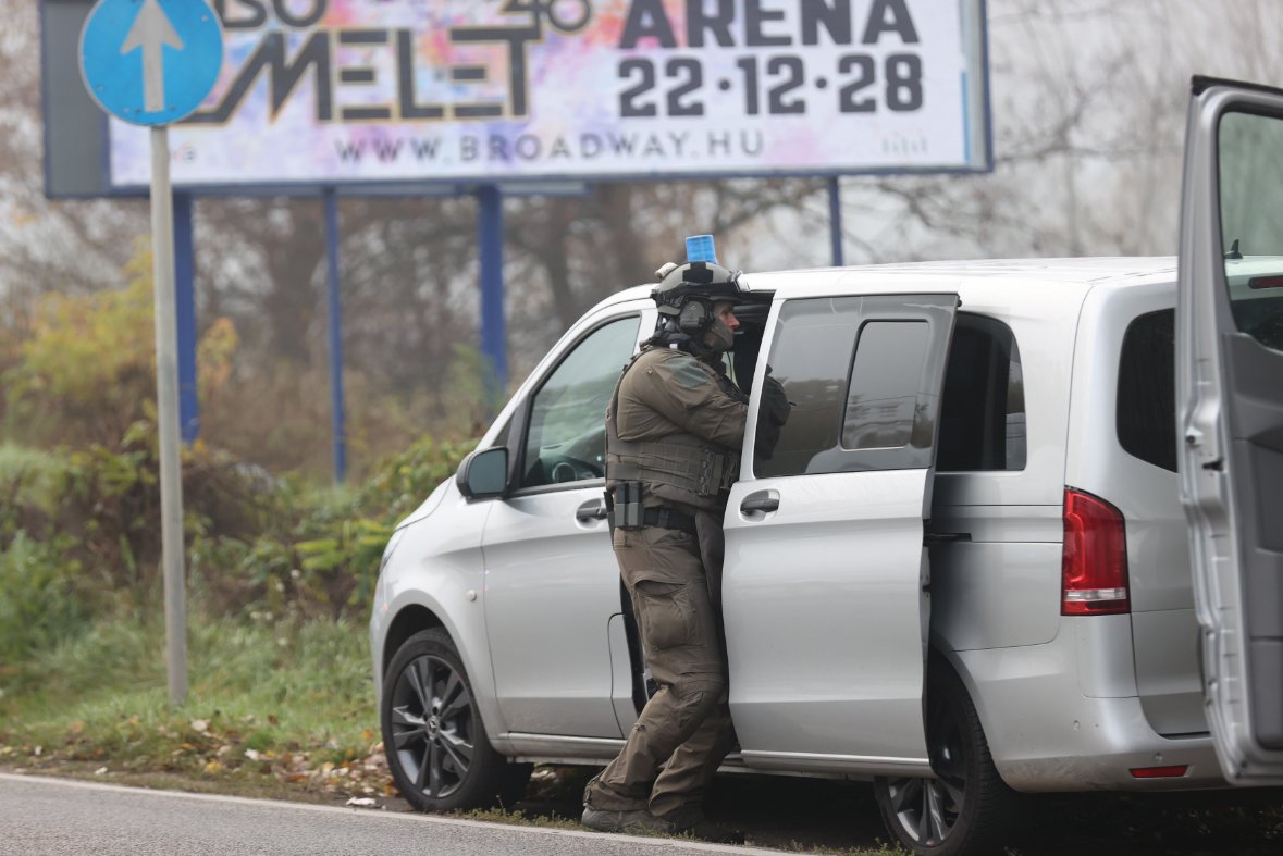 Каналджии стреляха по полицейски служители в Унгария