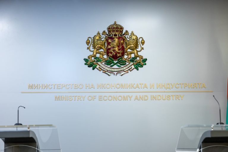 Държавата пита бизнеса колко ще му струва приемането на еврото