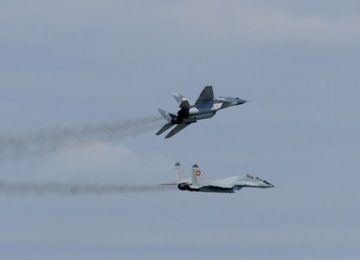 НАТО осъди "опасно" прелитане на руски изтребители над негови кораби