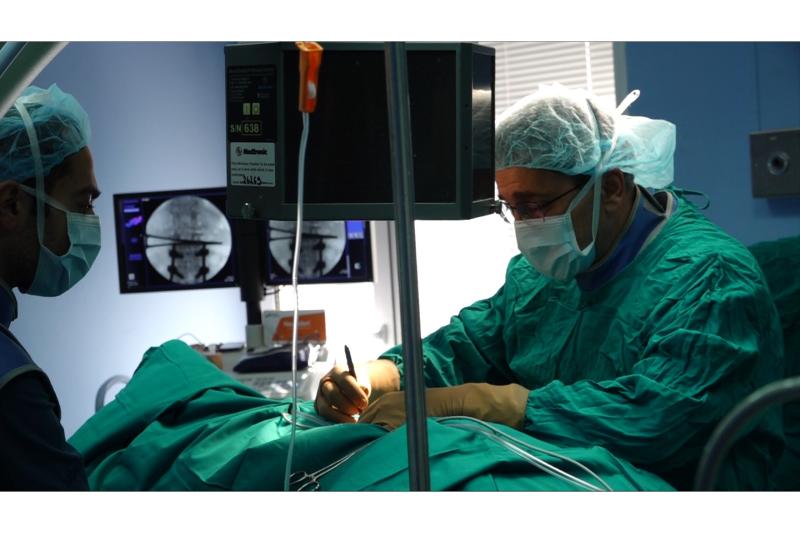 Наши лекари имплантираха устройства за борба с хроничната болка