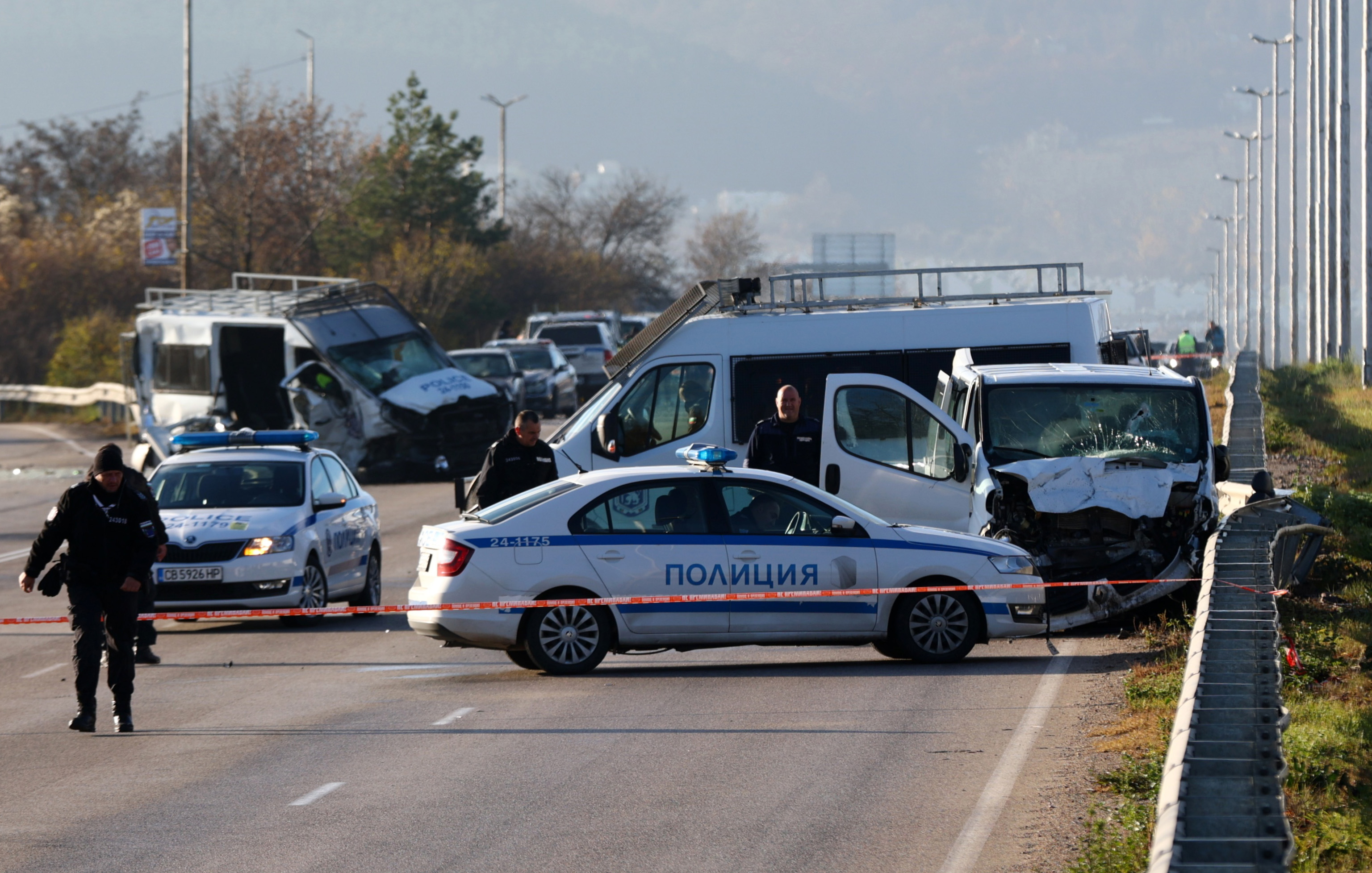 Остава критично състоянието на ранения полицай в София