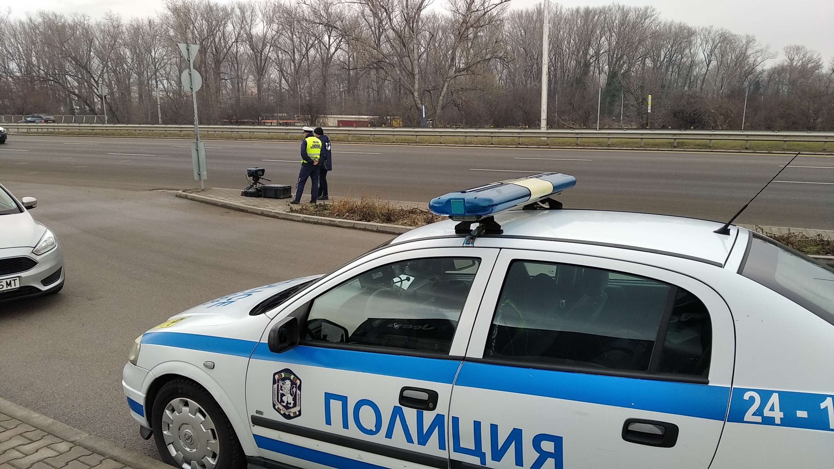 Издирват полска кола, избягала от полицията при гонка на магистрала "Тракия"