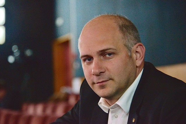 Васил Василев: Минеков се опитва да кадрува в Народния театър