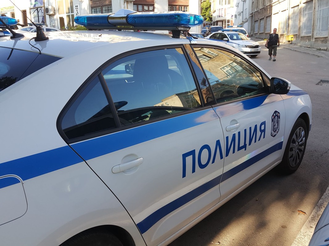 Нова гонка: Полицията преследва бус с 24-ма мигранти