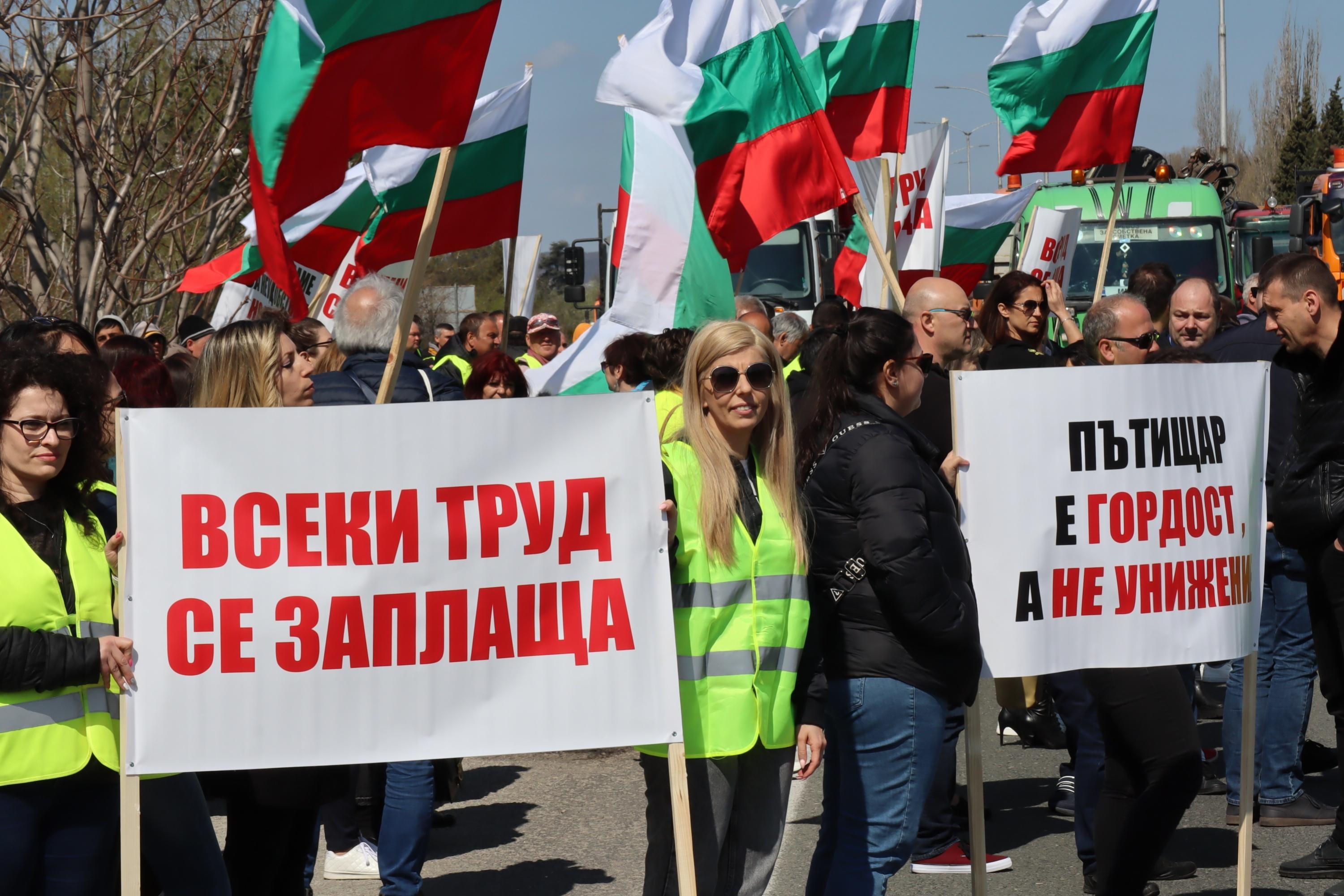 КС: Решението за плащане 50% от дължимото на пътищарите е противоконституционно