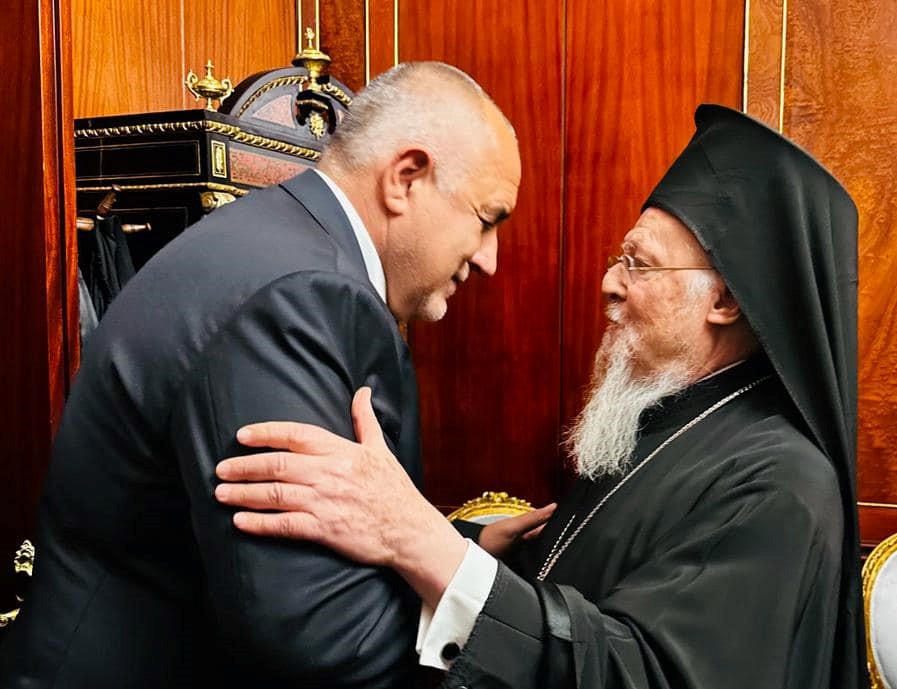 Лидерът на ГЕРБ поднесе дар на Вселенския патриарх Вартомолей I - патриаршески жезъл (СНИМКА)