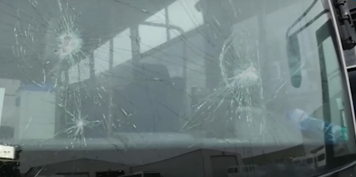 Щетите по изпочупените два автобуса и маршрутка в Пловдив са за над 7000 лв.