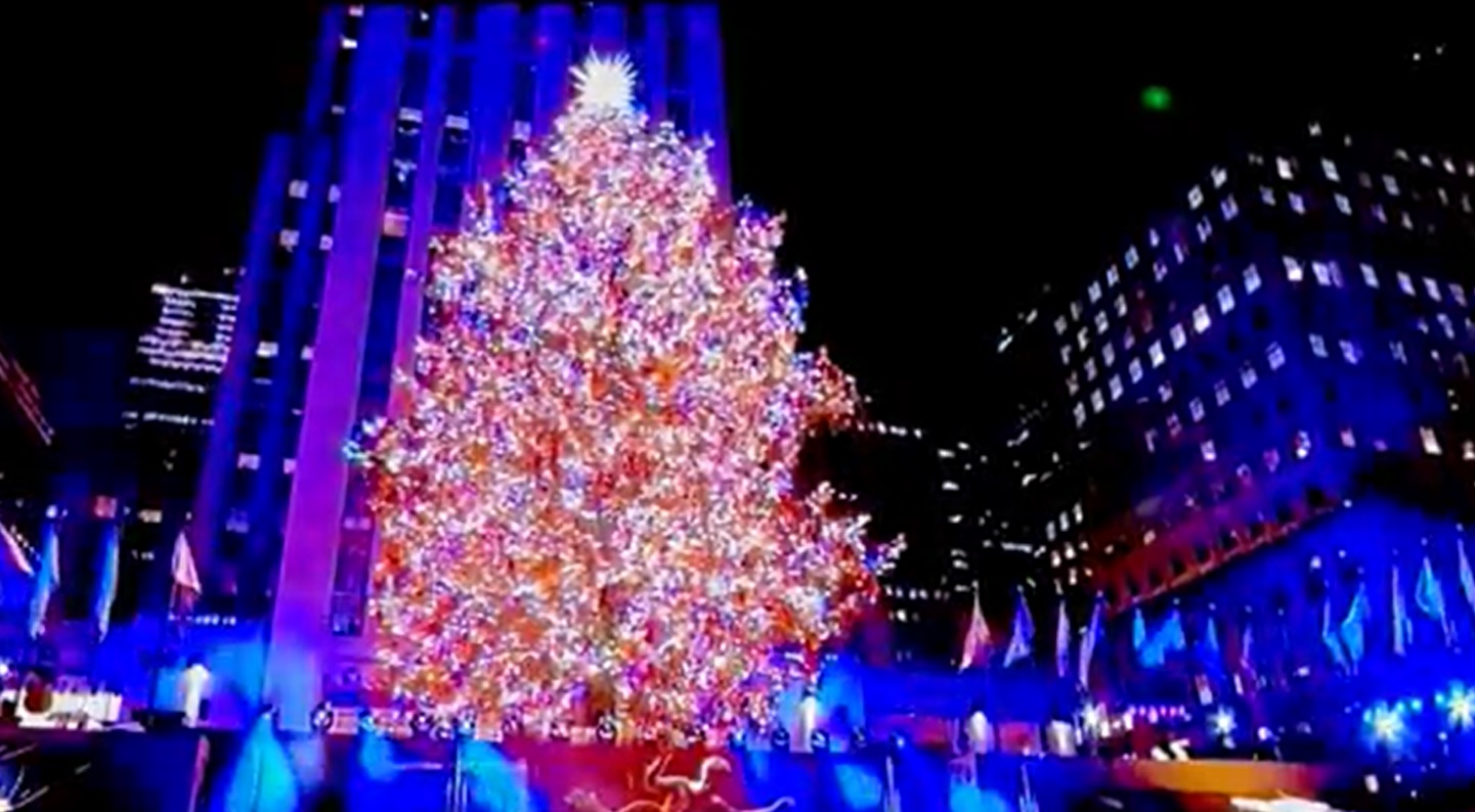 Запалиха светлините на коледното дръвче пред Рокфелер център в Ню Йорк (ВИДЕО)