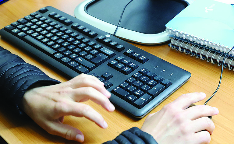 70% от българите трудно се оправят с компютър