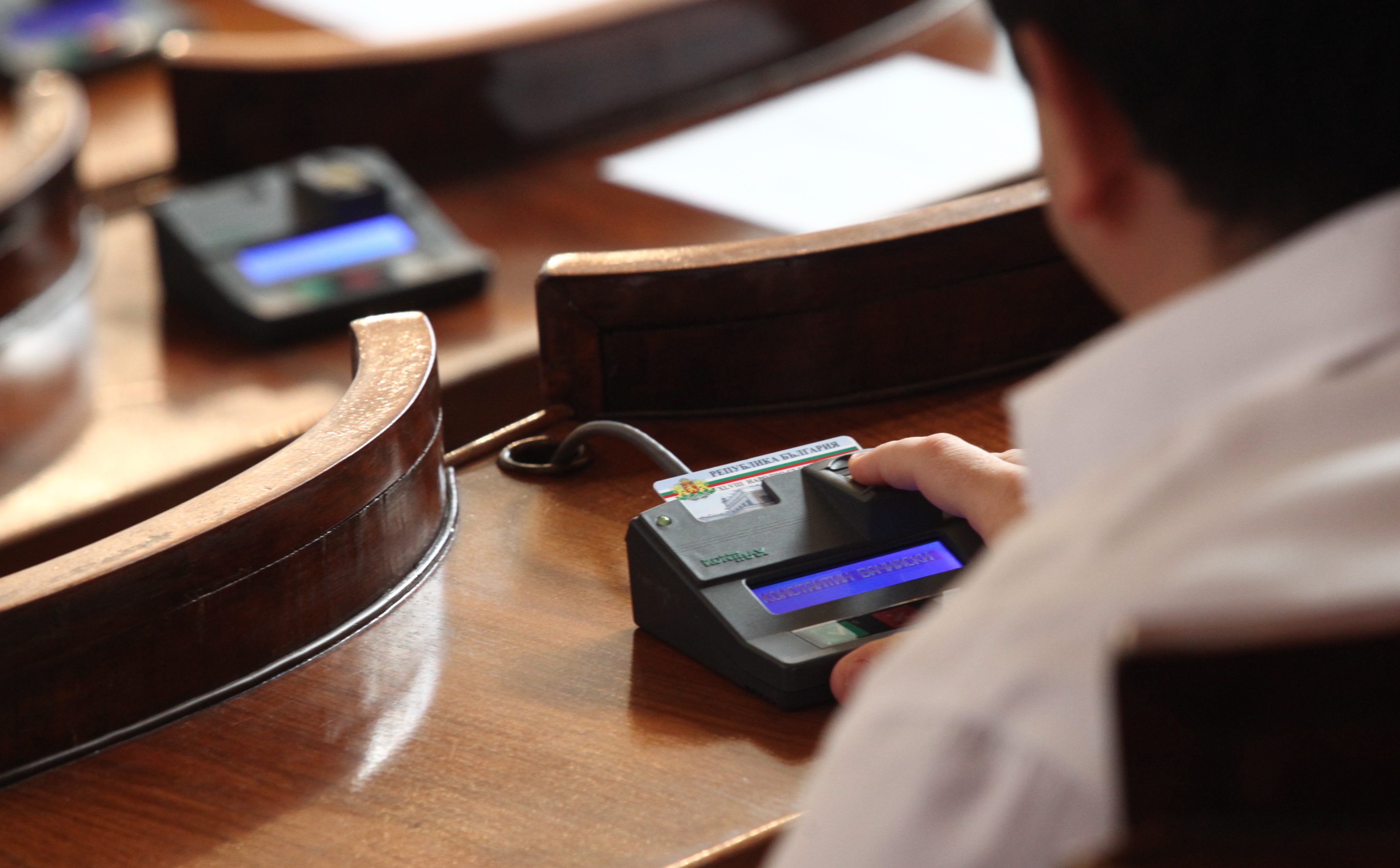 Данните от машините отпадат от протоколите на секционните избирателни комисии