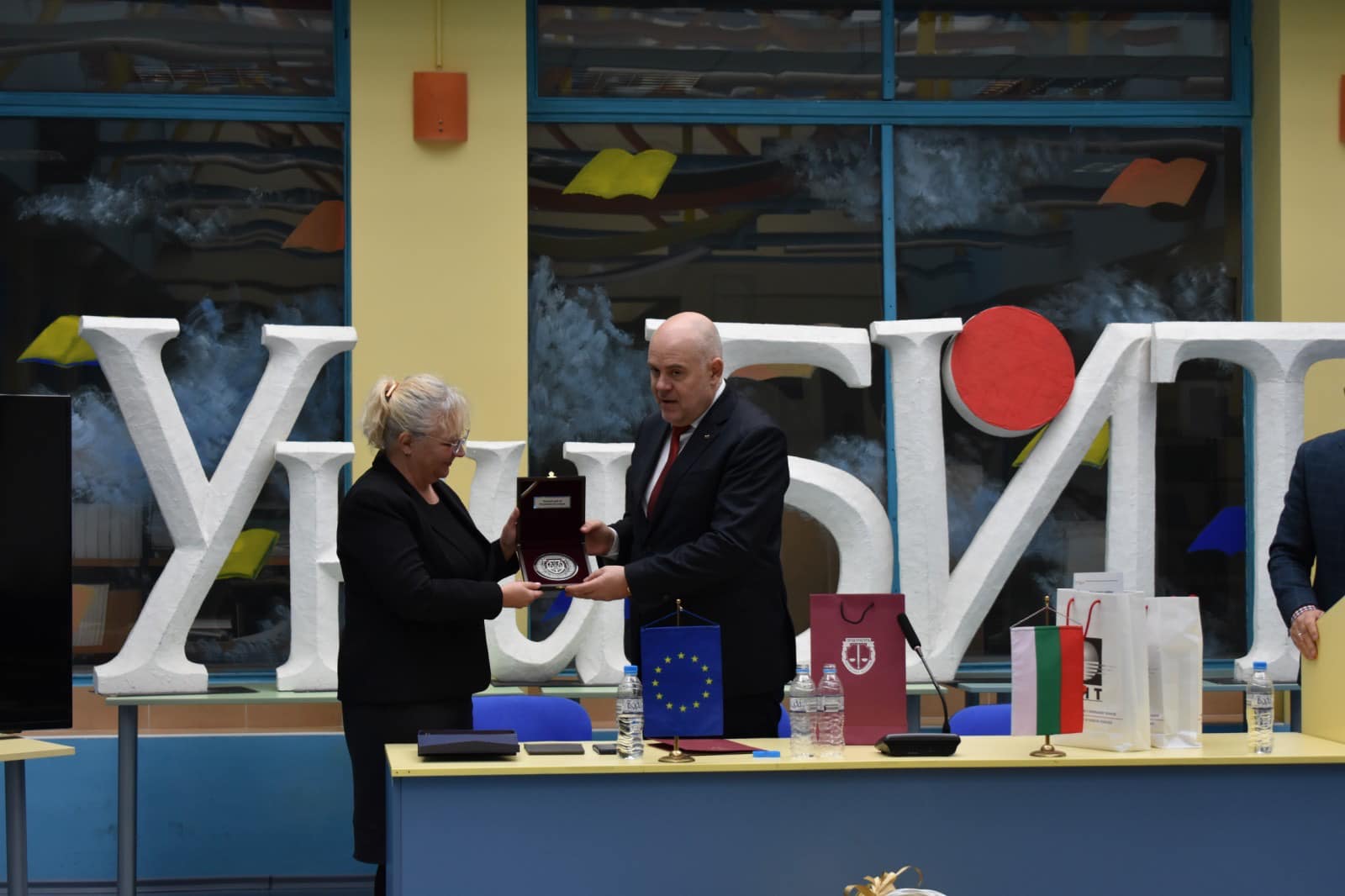 Гешев пред студенти: Историята е показала, че политическата намеса в съдебната власт, води до репресии, до фатален ефект