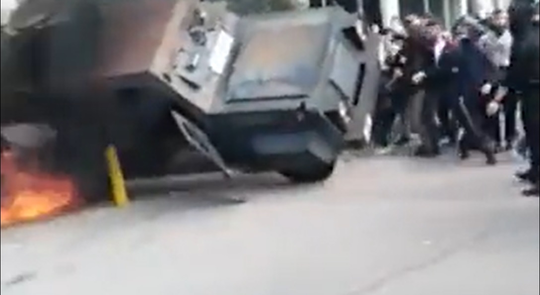 Демонстрант и полицай починаха при антиправителствени протести в Сирия (ВИДЕО)