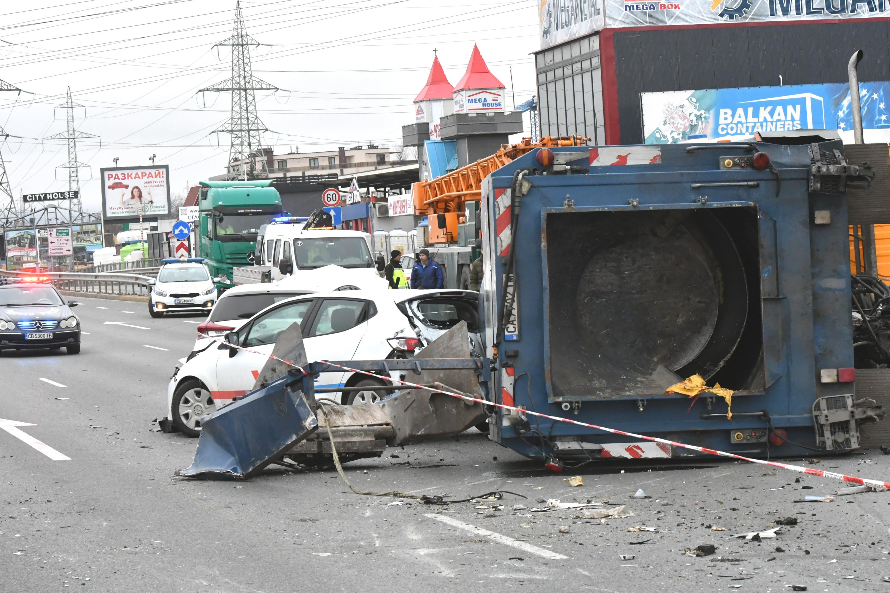 Петима пострадали при тежката верижна катастрофа на Околовръстното в София (СНИМКИ)