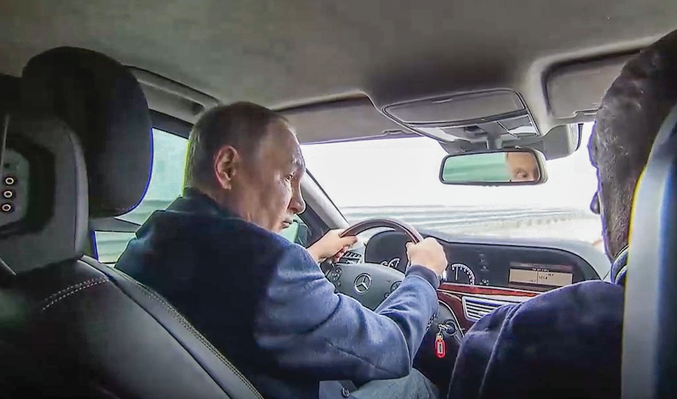 Взривове разтърсиха руски военни летища