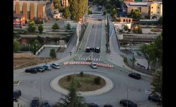 Сирени и взривове в северната част на Косовска Митровица