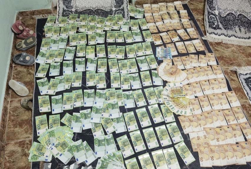 Дрога и хиляди евро открити при акцията, разпоредена от Гешев