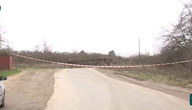 Тир събори електрически стълб на Подбалканския път и спря тока на заведения