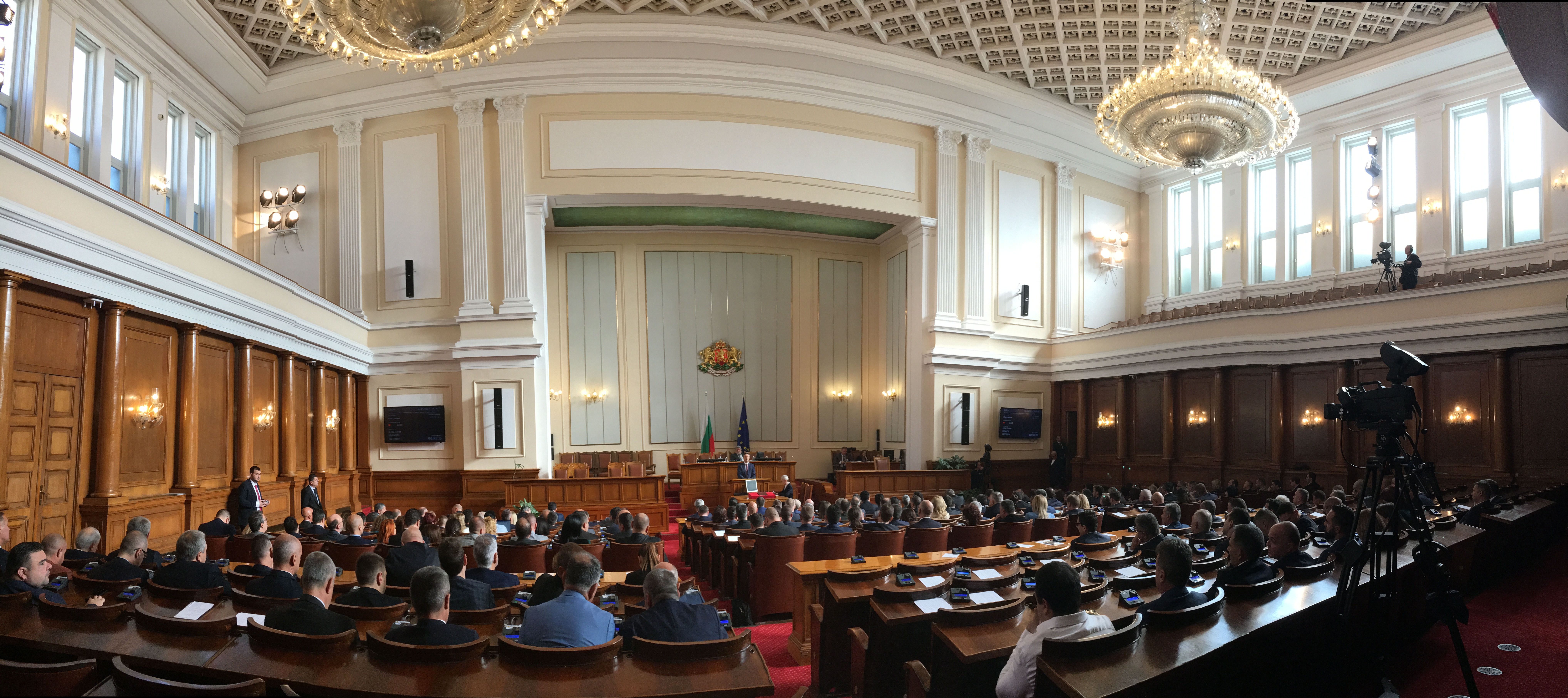 На първо четене: Парламентът прие увеличаване на минималната работна заплата