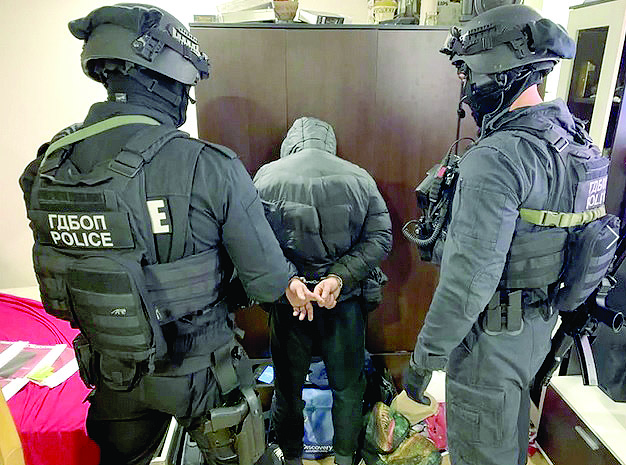 Бос на каналджии прибирал по 1500 евро за мигрант (обзор)