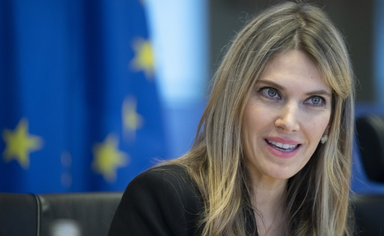 Отнемат пълномощията на зам.-председателката на Европарламента Ева Кайли