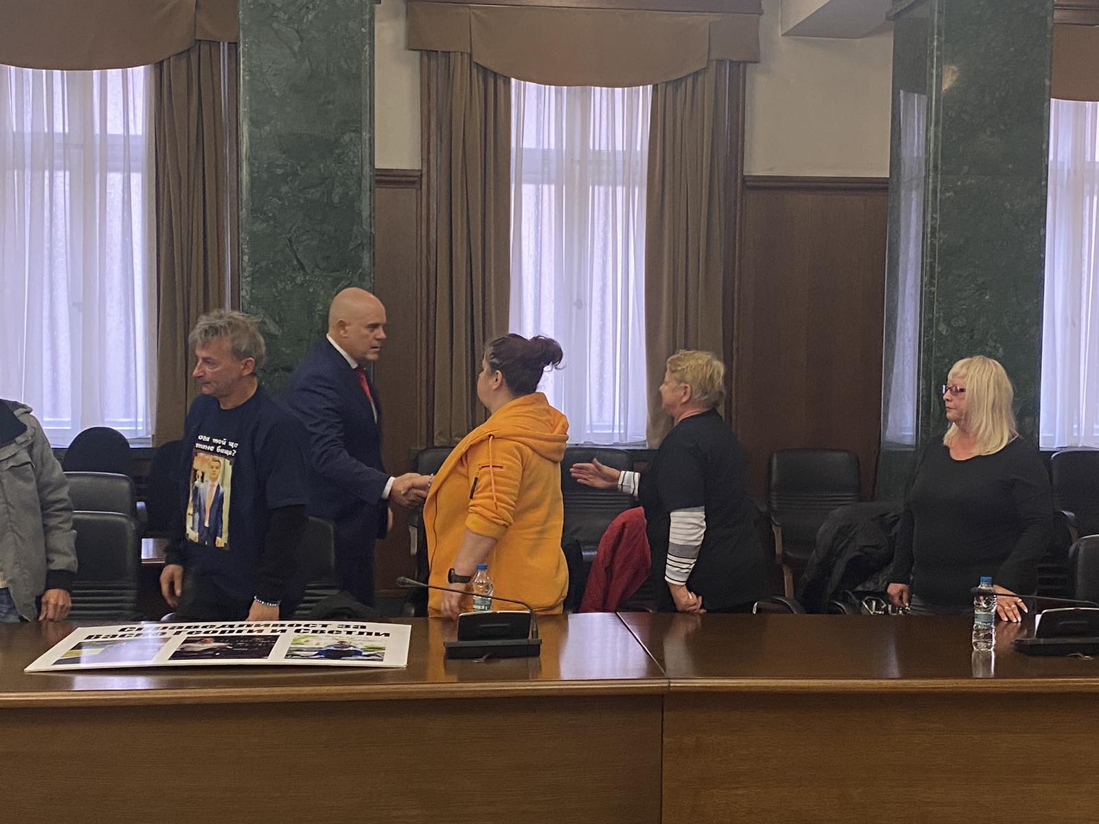 Иван Гешев с призив след среща с роднини на загинали при катастрофи: В интерес на хората, трябва да се обединим, защото сме длъжници на народа