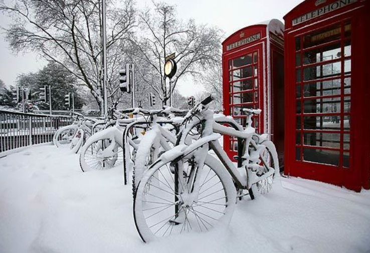Обявиха опасно време в голяма част от Великобритания, страната отбеляза най-студения ден за годината