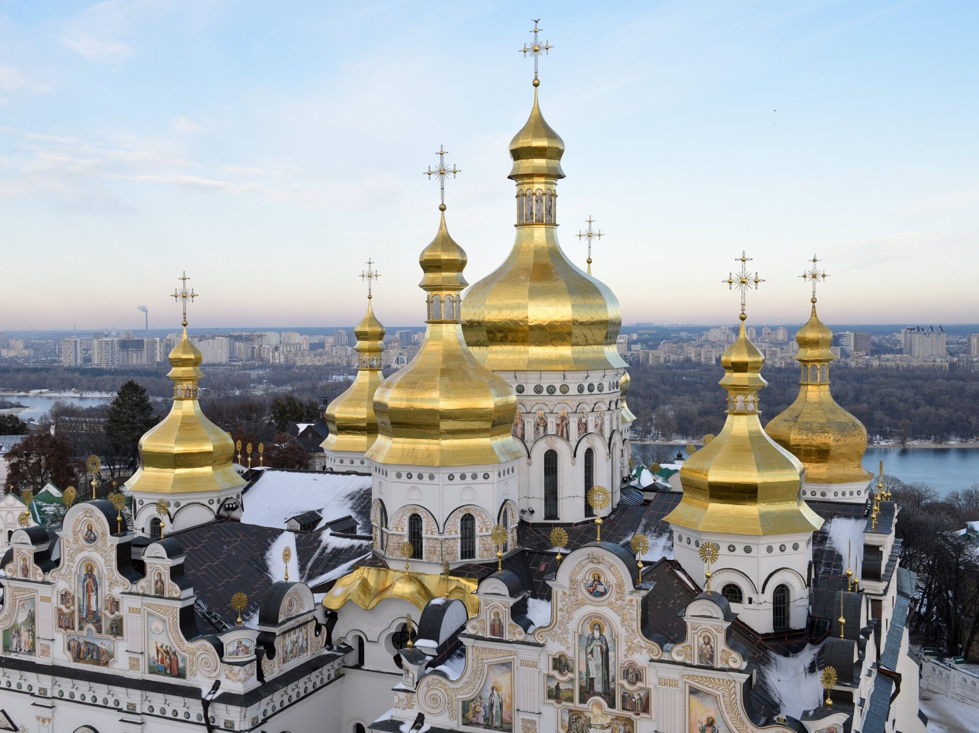 Украинските власти извършиха претърсвания в църкви, заподозрени във връзки с Москва