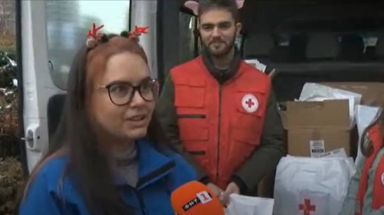 Доброволци на БЧК ще зарадват с подаръци деца, лекуващи се в болници на Коледа