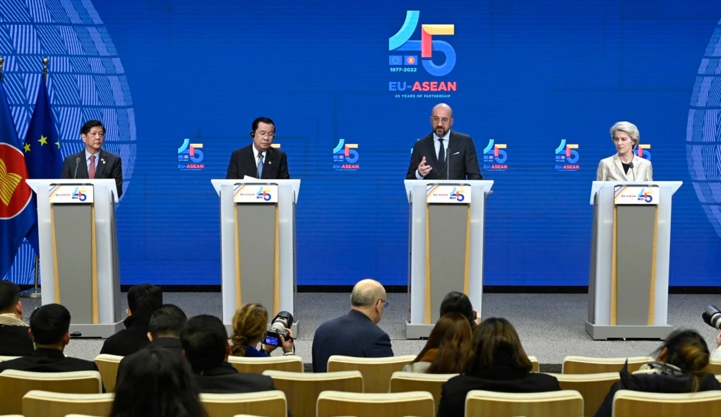 ЕС и АСЕАН се ангажираха да зачитат независимостта и териториалната цялост на Украйна