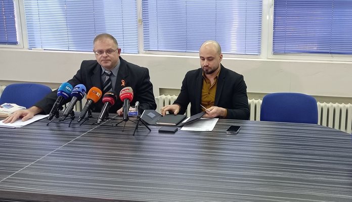 Болезнена ревност: Бизнесмен преби съпругата си с тенис ракета, говорела по непознат за него телефон