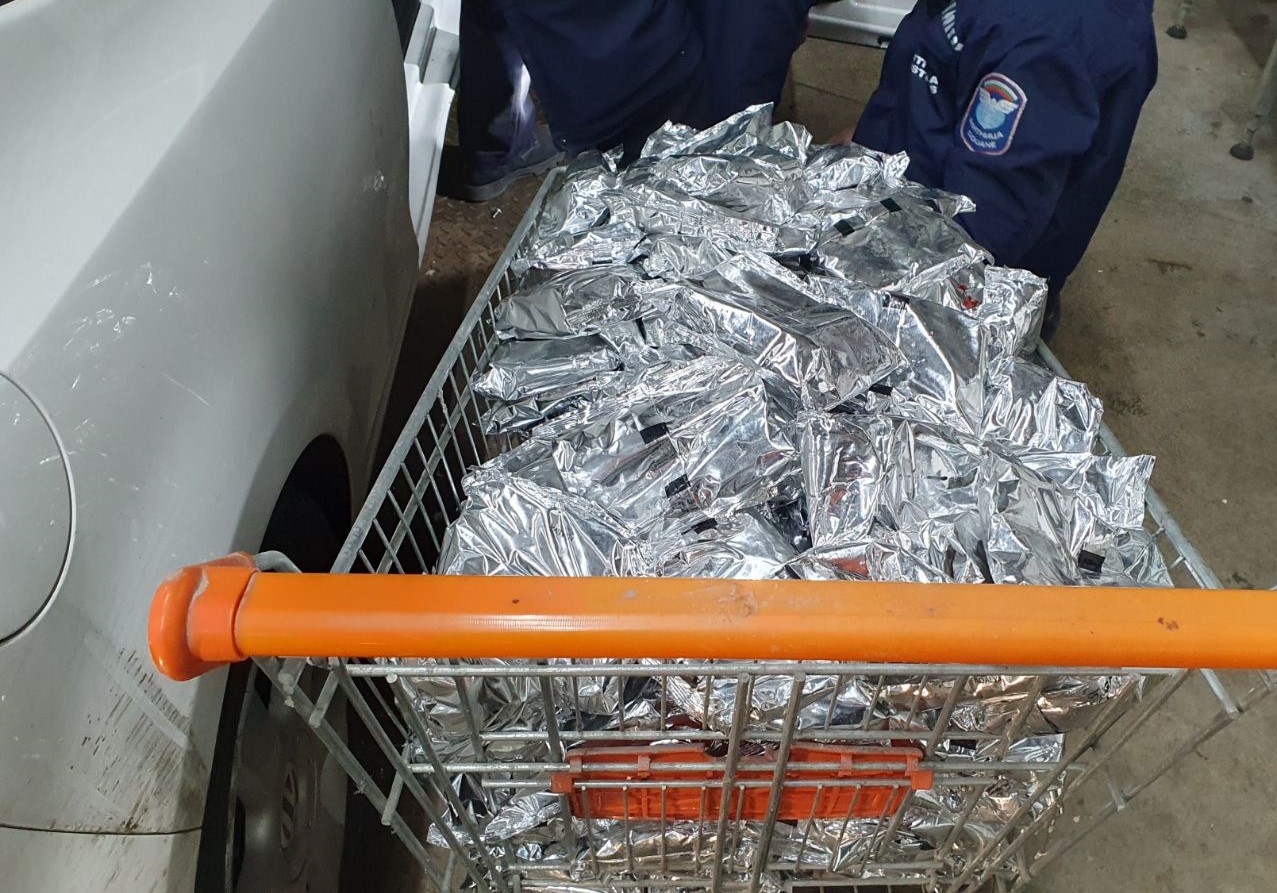 Задържаха контрабанден тютюн за наргиле за над 53 000 лв. на "Капитан Андреево"