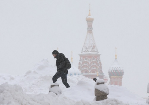 Рекорден снеговалеж в Москва, очакват се над 40 сантиметра преспи