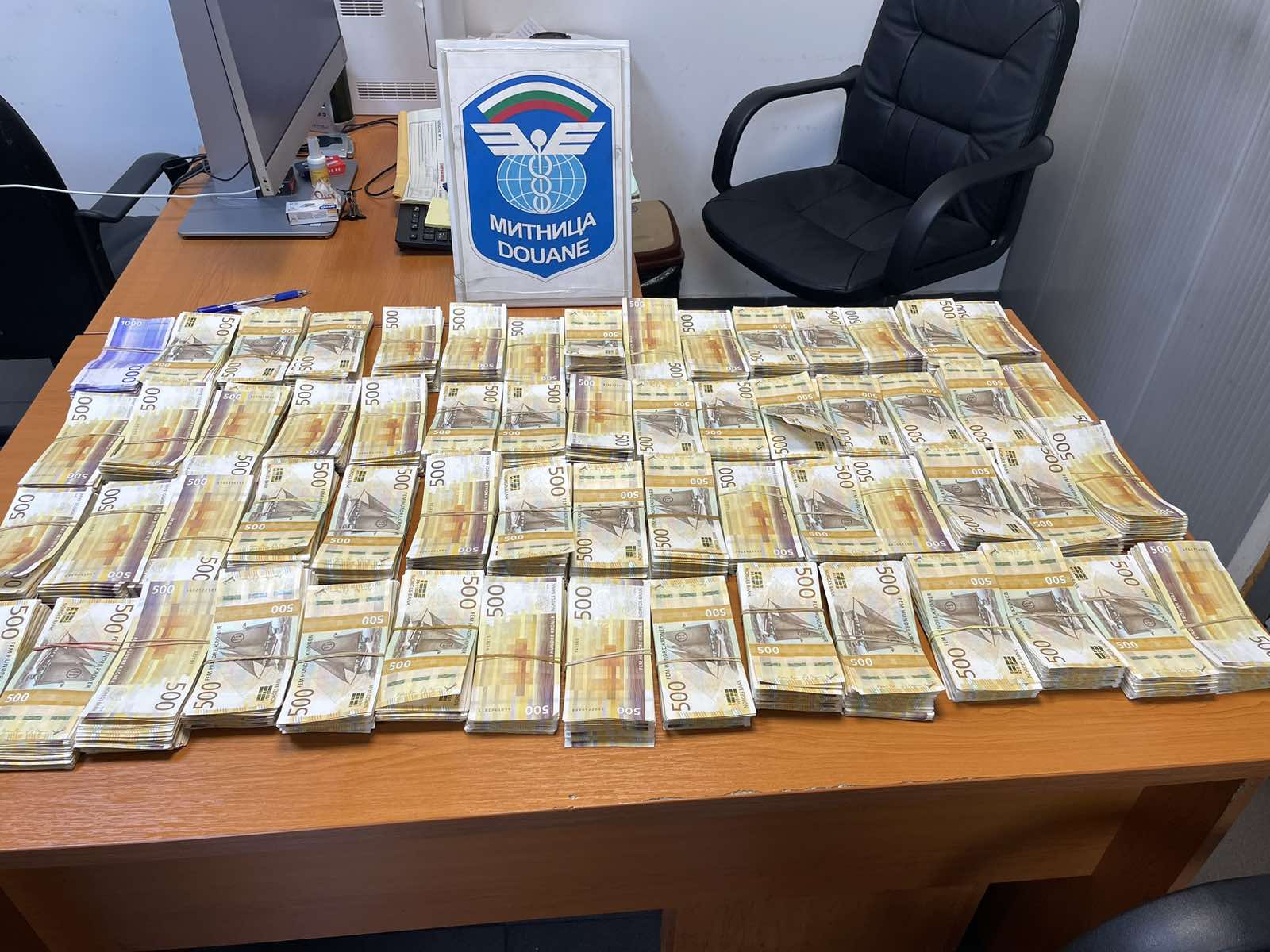 Откриха недекларирана валута за над 1 070 000 лв. на "Капитан Андреево" (ВИДЕО/СНИМКИ)