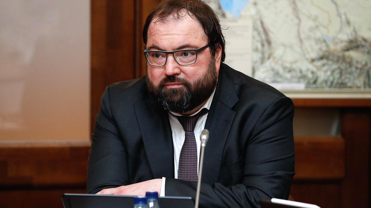 Официално: Около 100 хиляди ИТ специалисти са напуснали Русия тази година