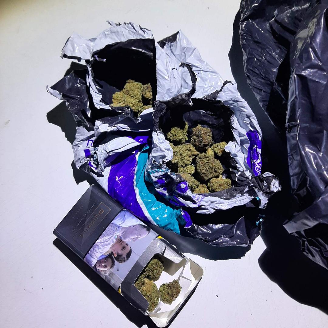 Задържаха шофьор на 4 вида дрога и с карта на митничар (обзор)