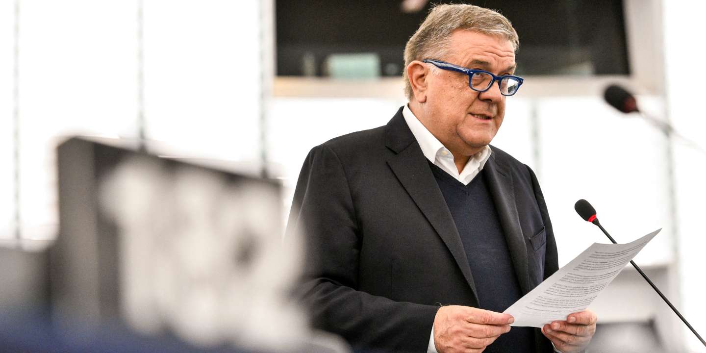 „Кликата“ на Пандзери спряла разследване на софтуера „Пегас“