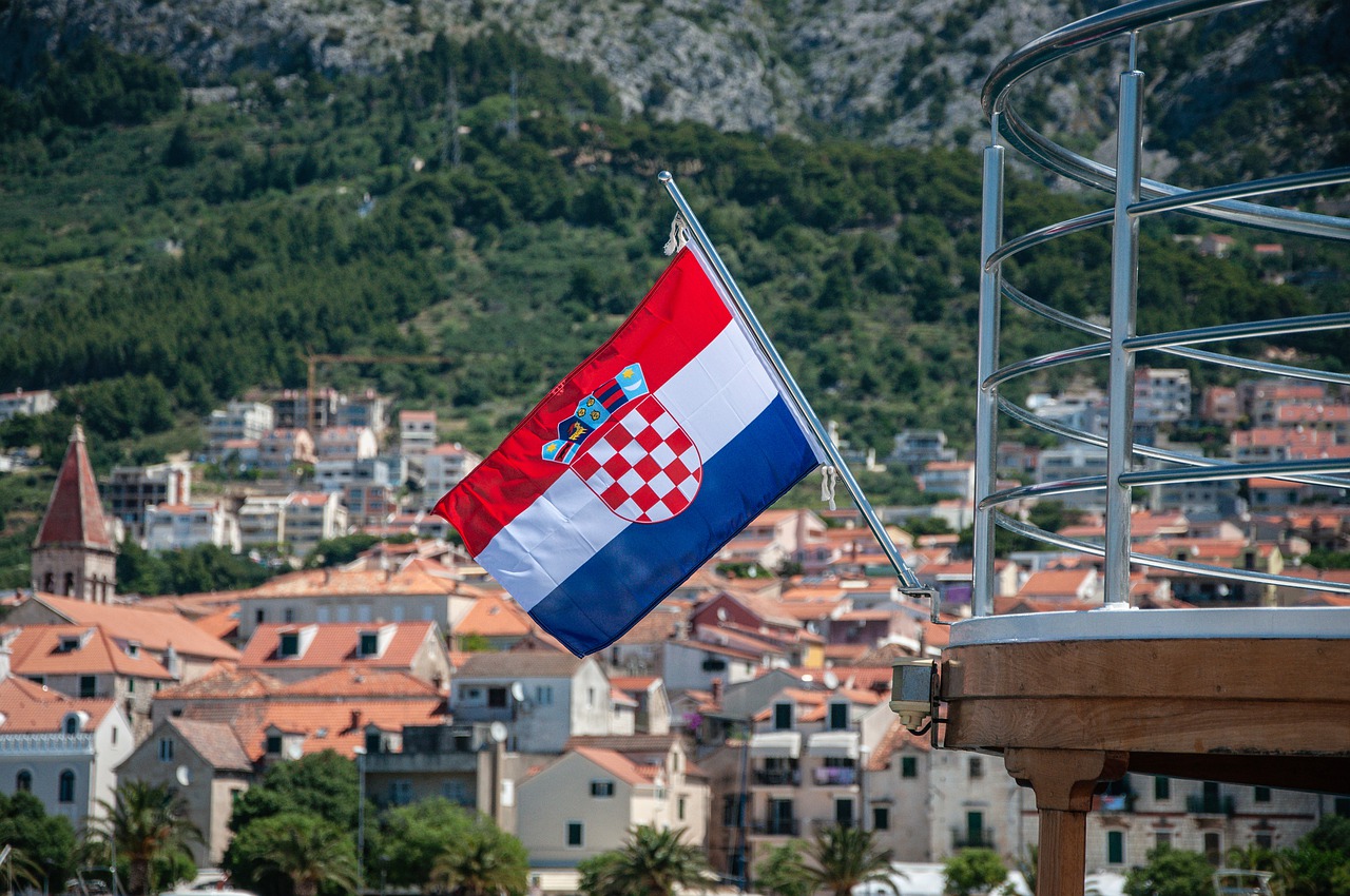 От днес Хърватия е член на еврозоната и Шенген
