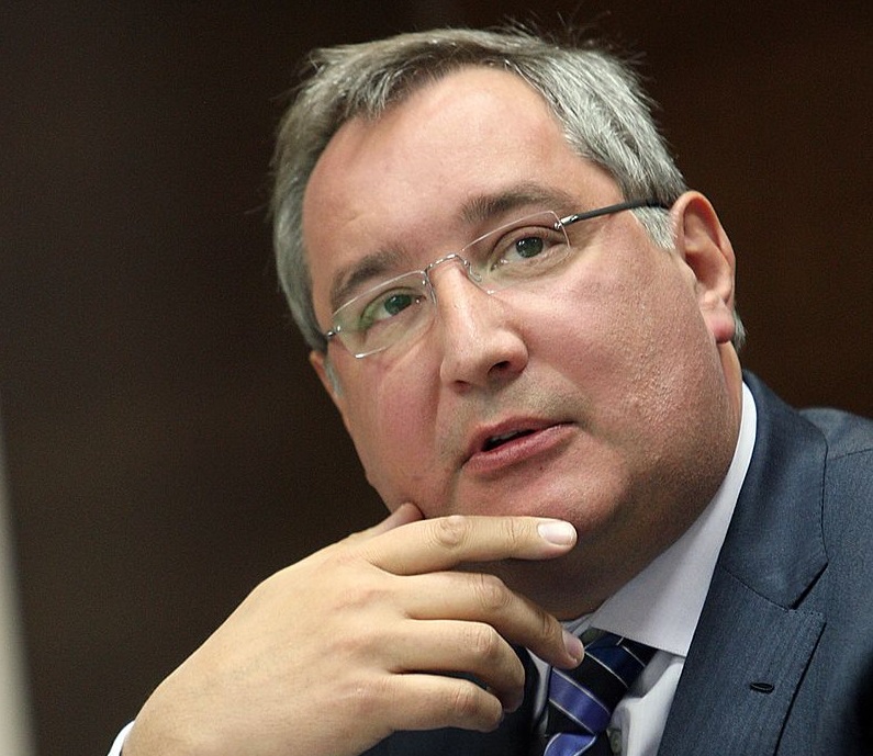Рогозин изпрати на Макрон шрапнел от френска гаубица, с който бил ранен в Украйна