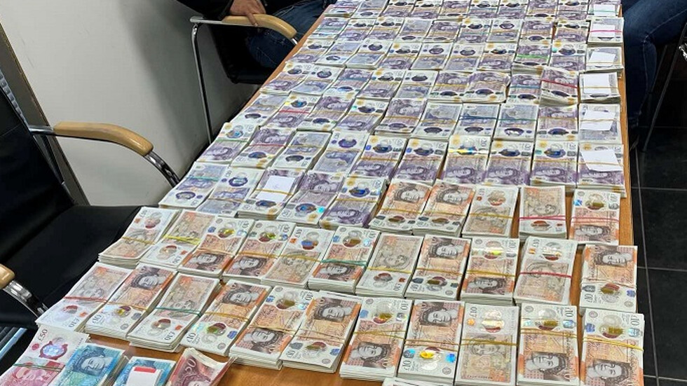 Митничари хванаха недекларирана валута за над 1 млн. лв. на "Дунав мост" 2