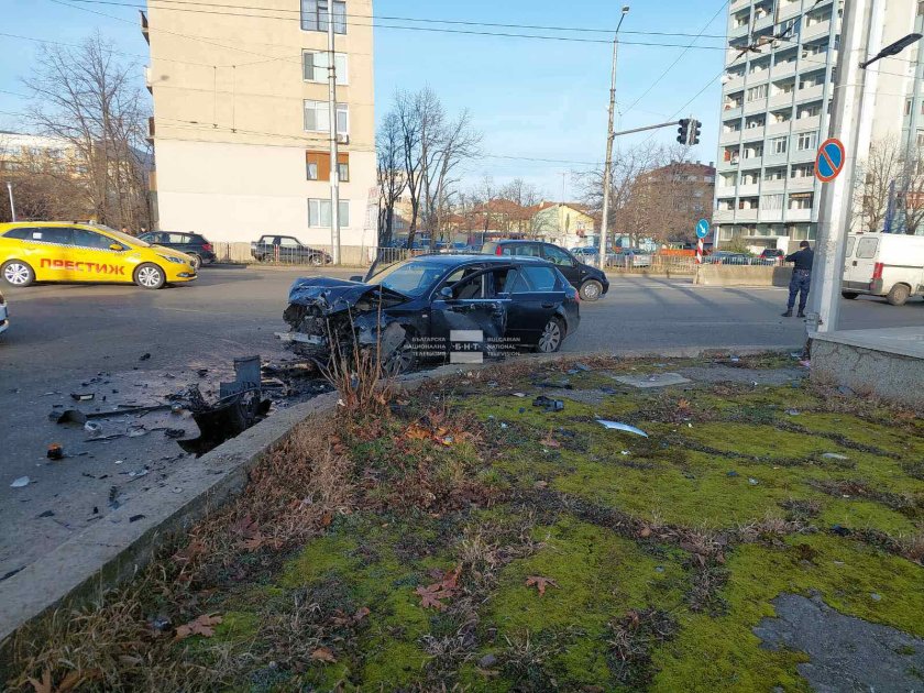 Тежка катастрофа във Враца, шестима души са пострадали