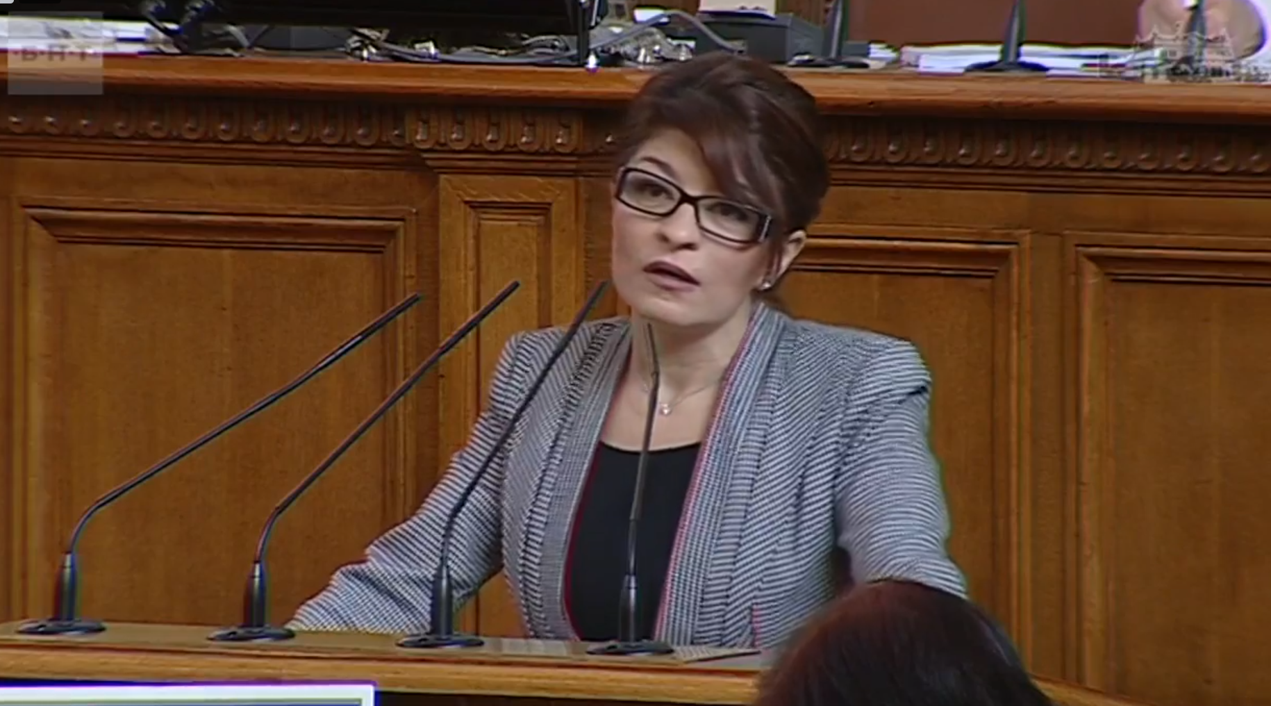 Десислава Атанасова към ПП: Никой вече не ви вярва, сбогом аматьори