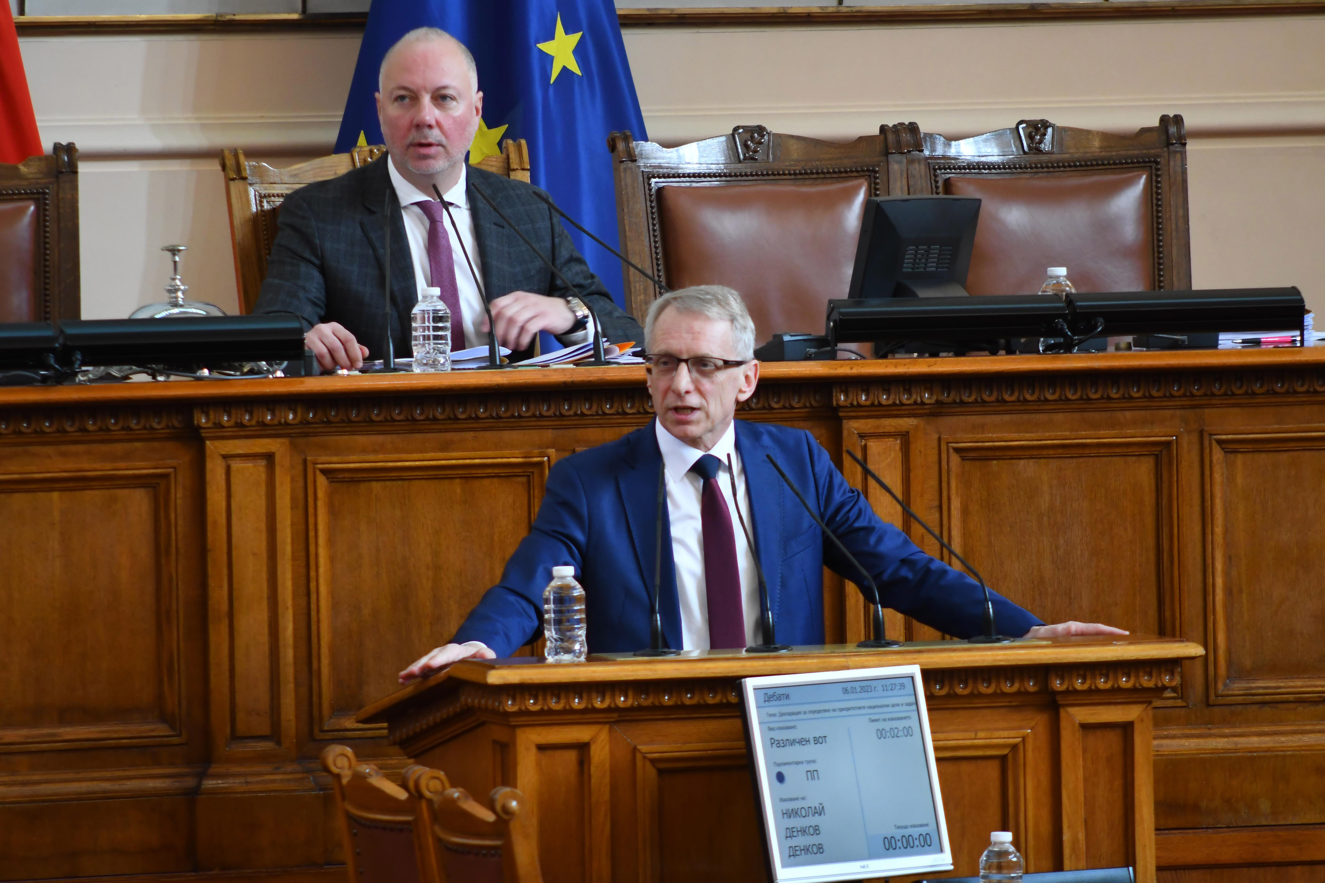 Празна папка връща Денков на „Дондуков“ 2 (обзор)