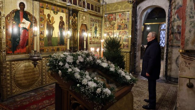 Путин посрещна руската Коледа (ВИДЕО)