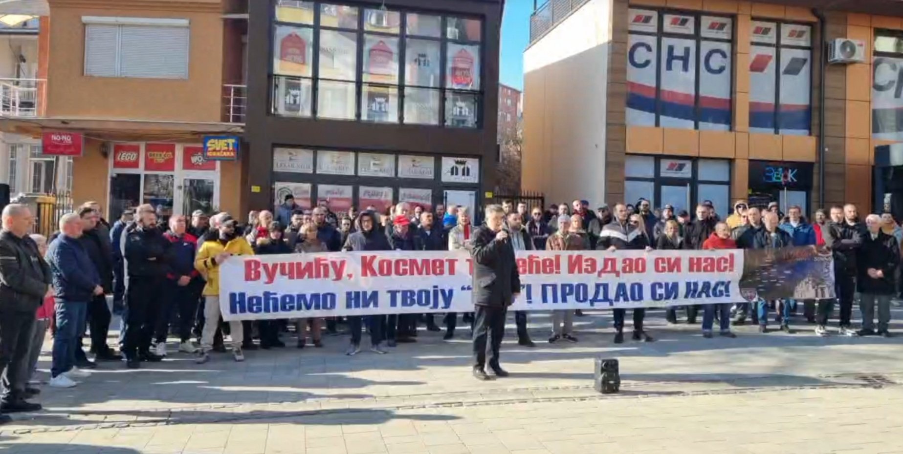 Косовски сърби обвиниха Вучич в "държавна измяна"