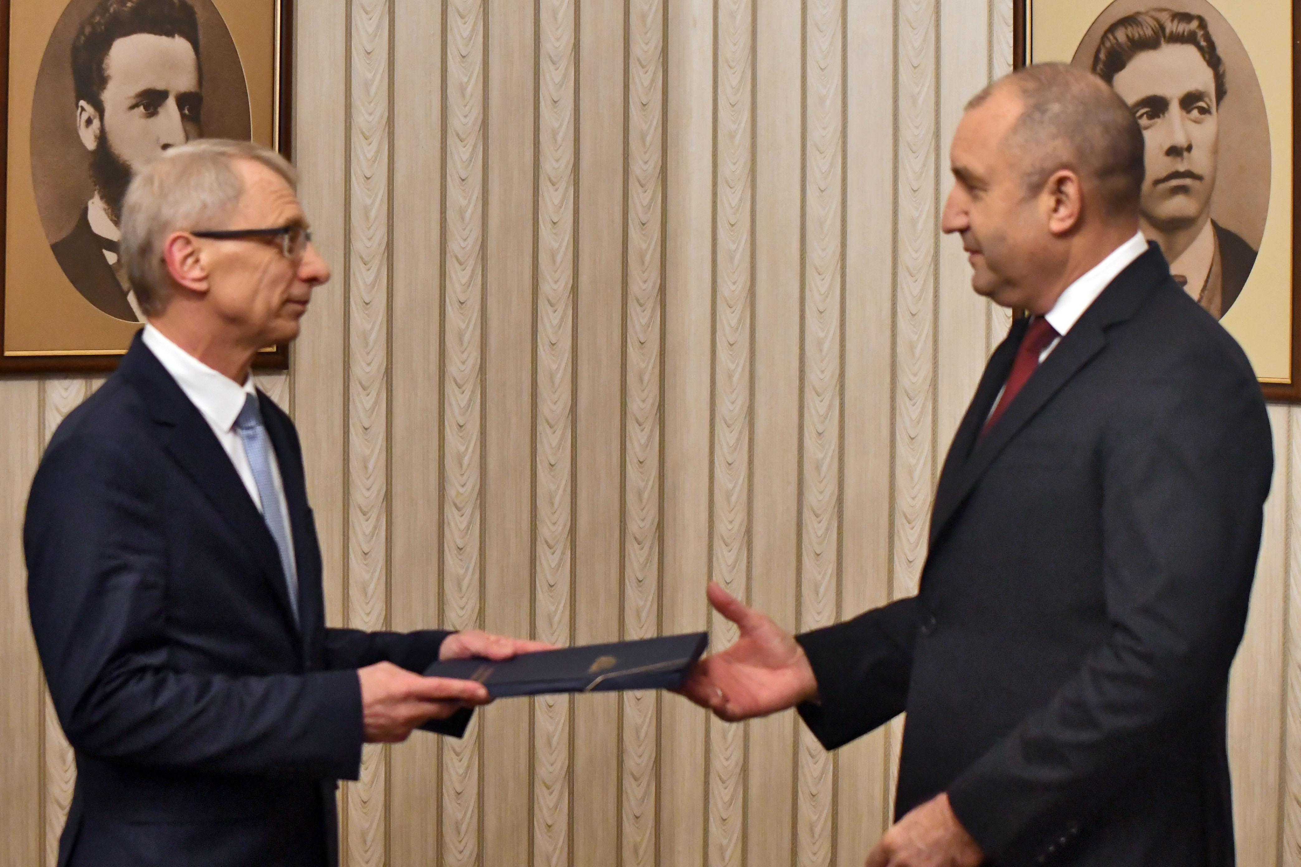 ПП върнаха на президента неизпълнен втория мандат (ВИДЕО)