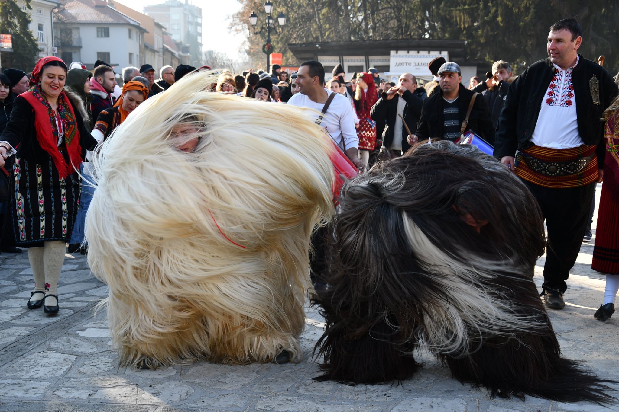 Близо 10 000 кукери ще участват на "Сурва" в Перник